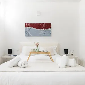 amazing-new-fully-furnished-studio-in-duomo.italymilanhotels.net/