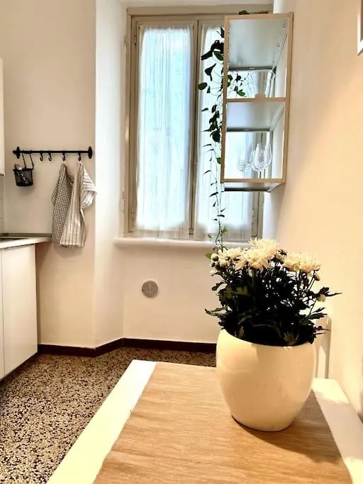 Apartment Elegante Appartamento In Centro Milan